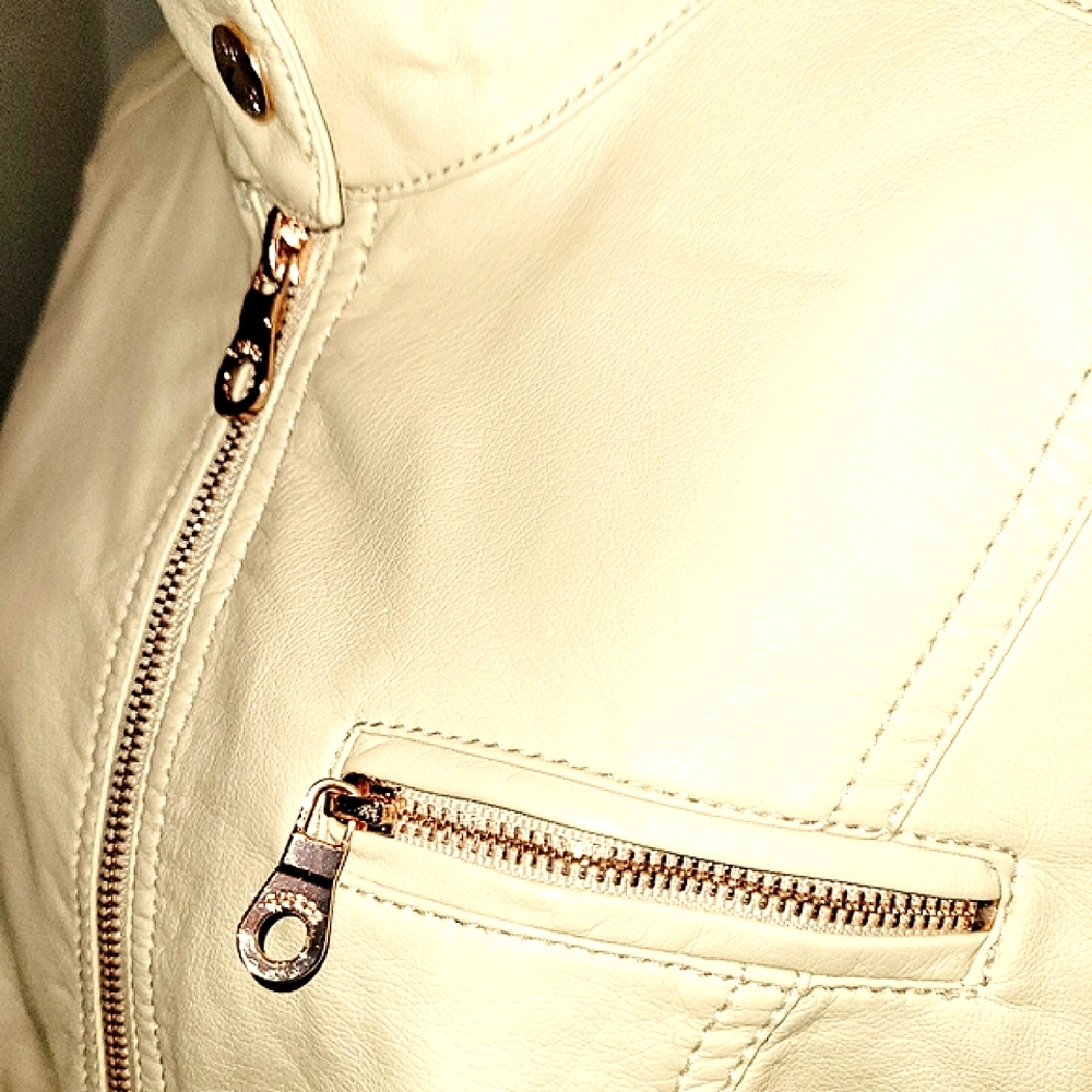 Guess Lightweight Fall Jacket - image 7